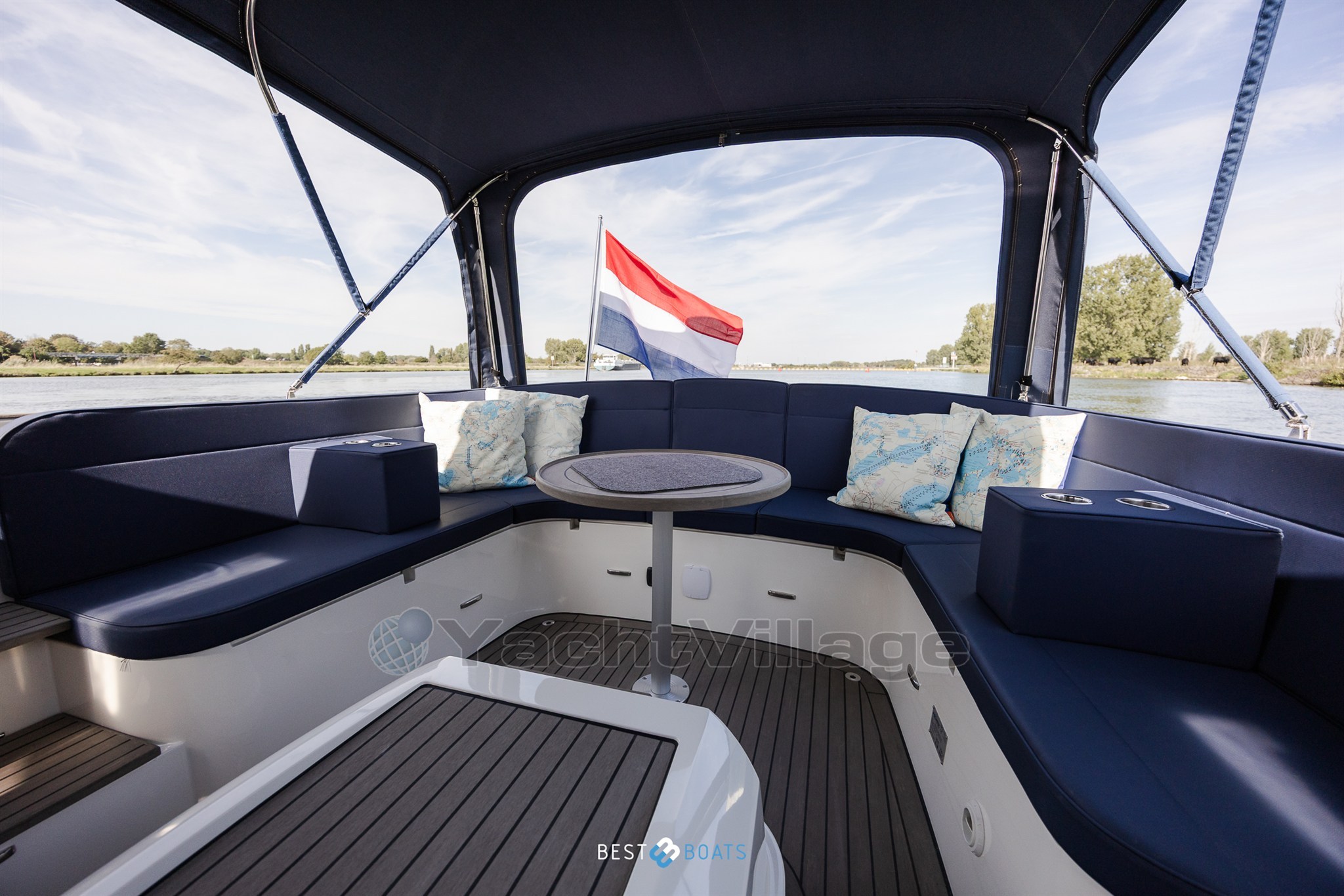 Antaris Seventy7 Cabin-15