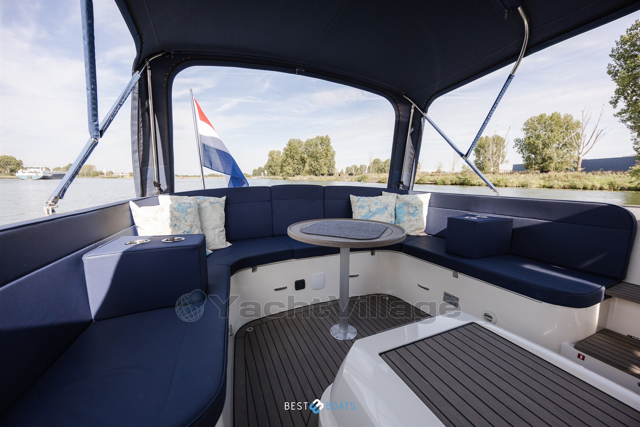 Antaris Seventy7 Cabin-14