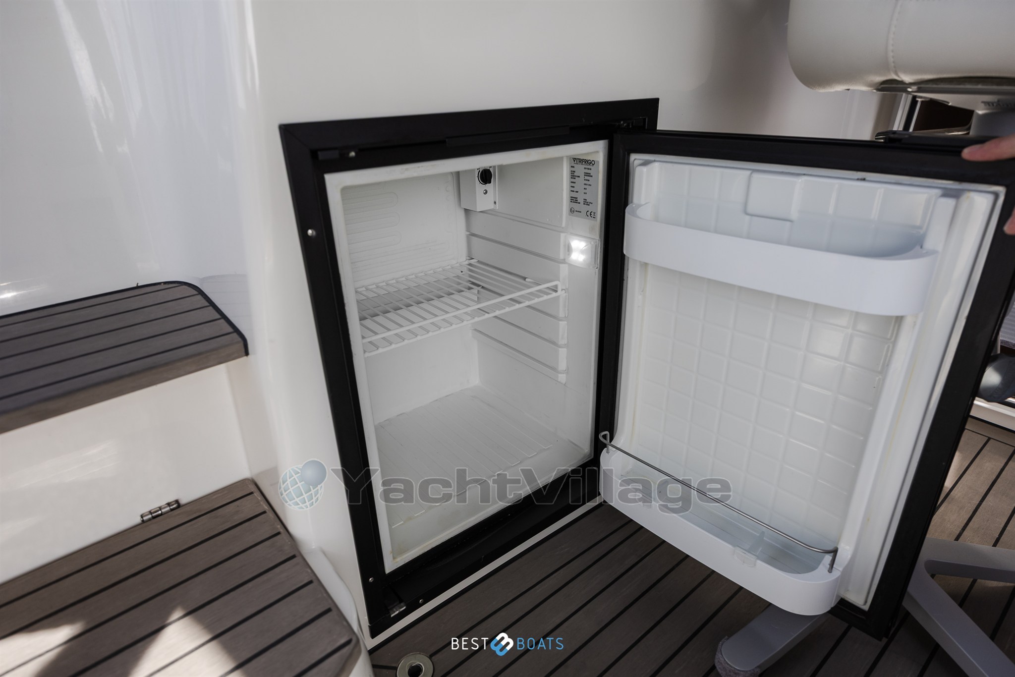 Antaris Seventy7 Cabin-22