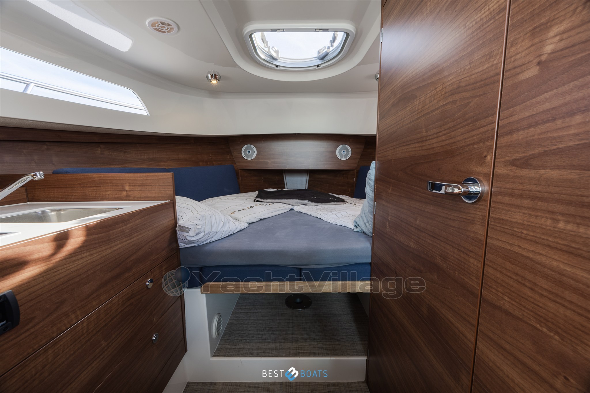 Antaris Seventy7 Cabin-23