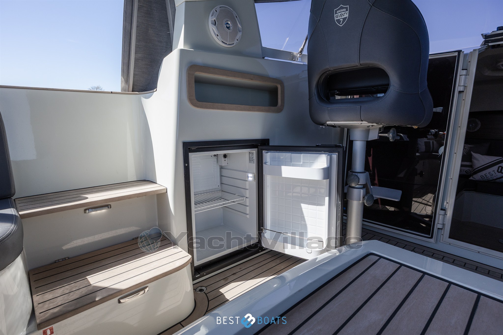Antaris-Seventy7Cabin-Bestboats-16