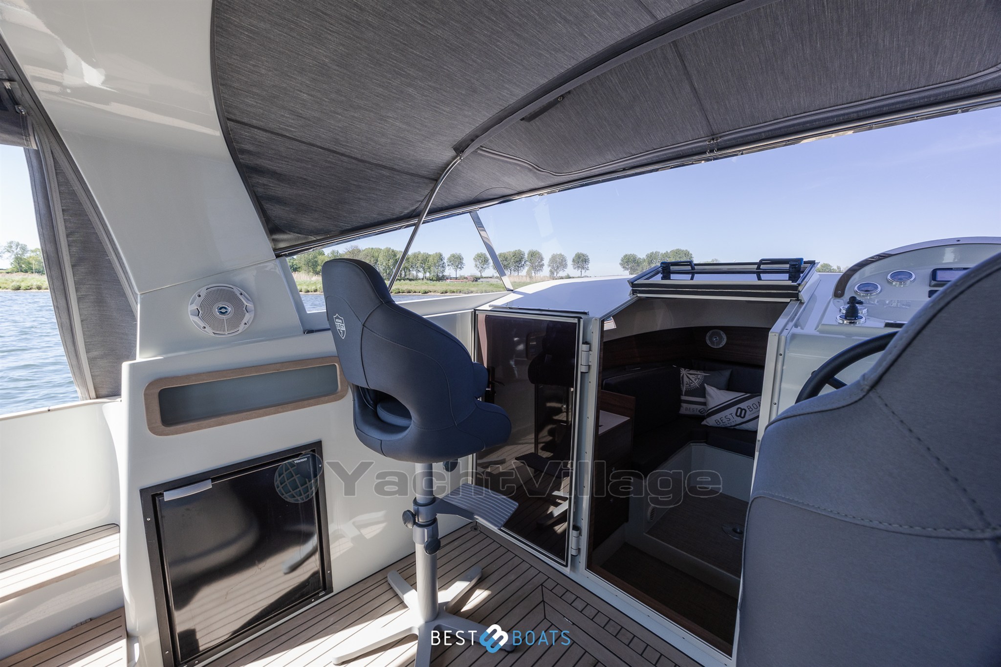 Antaris-Seventy7Cabin-Bestboats-18