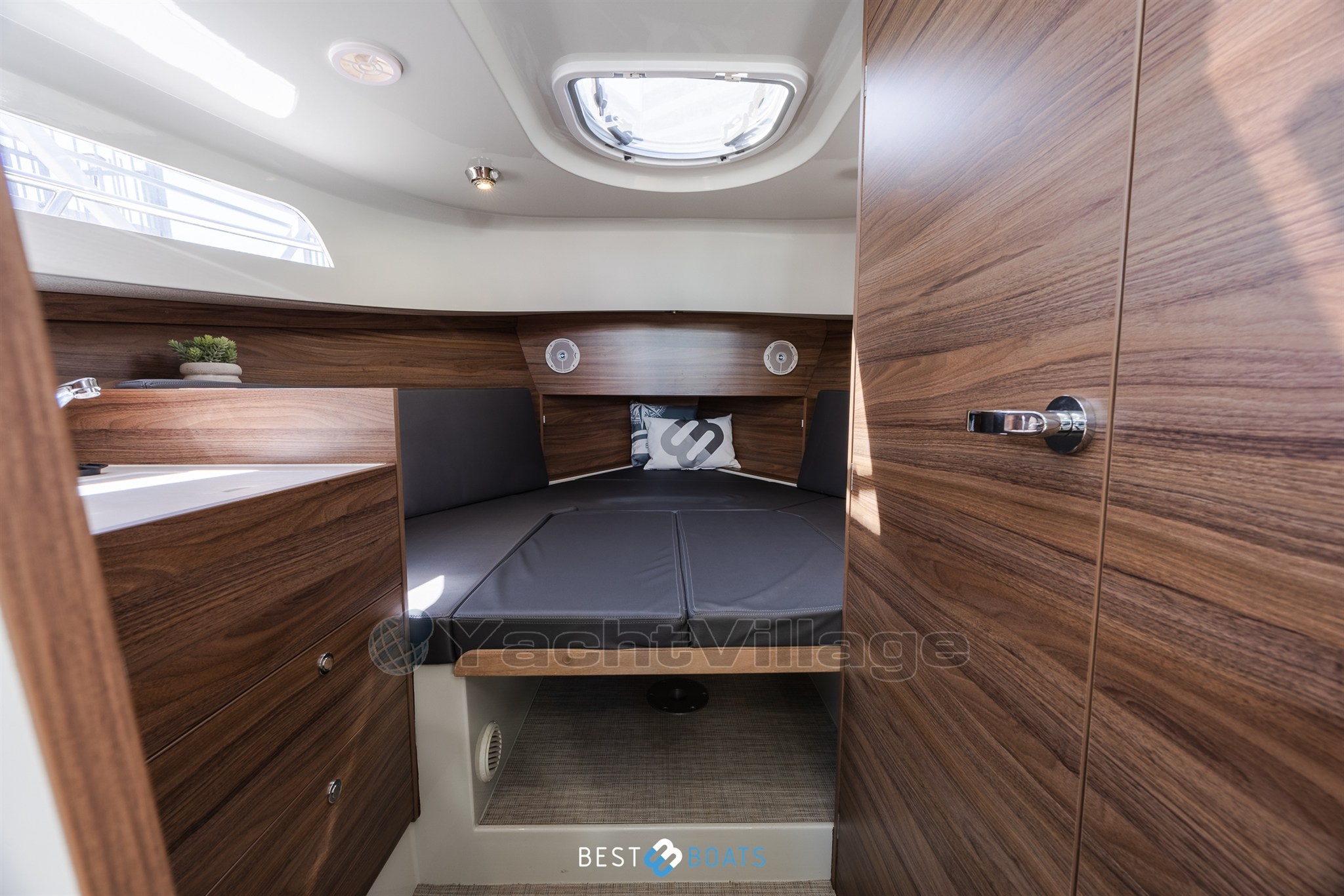 Antaris-Seventy7Cabin-Bestboats-22