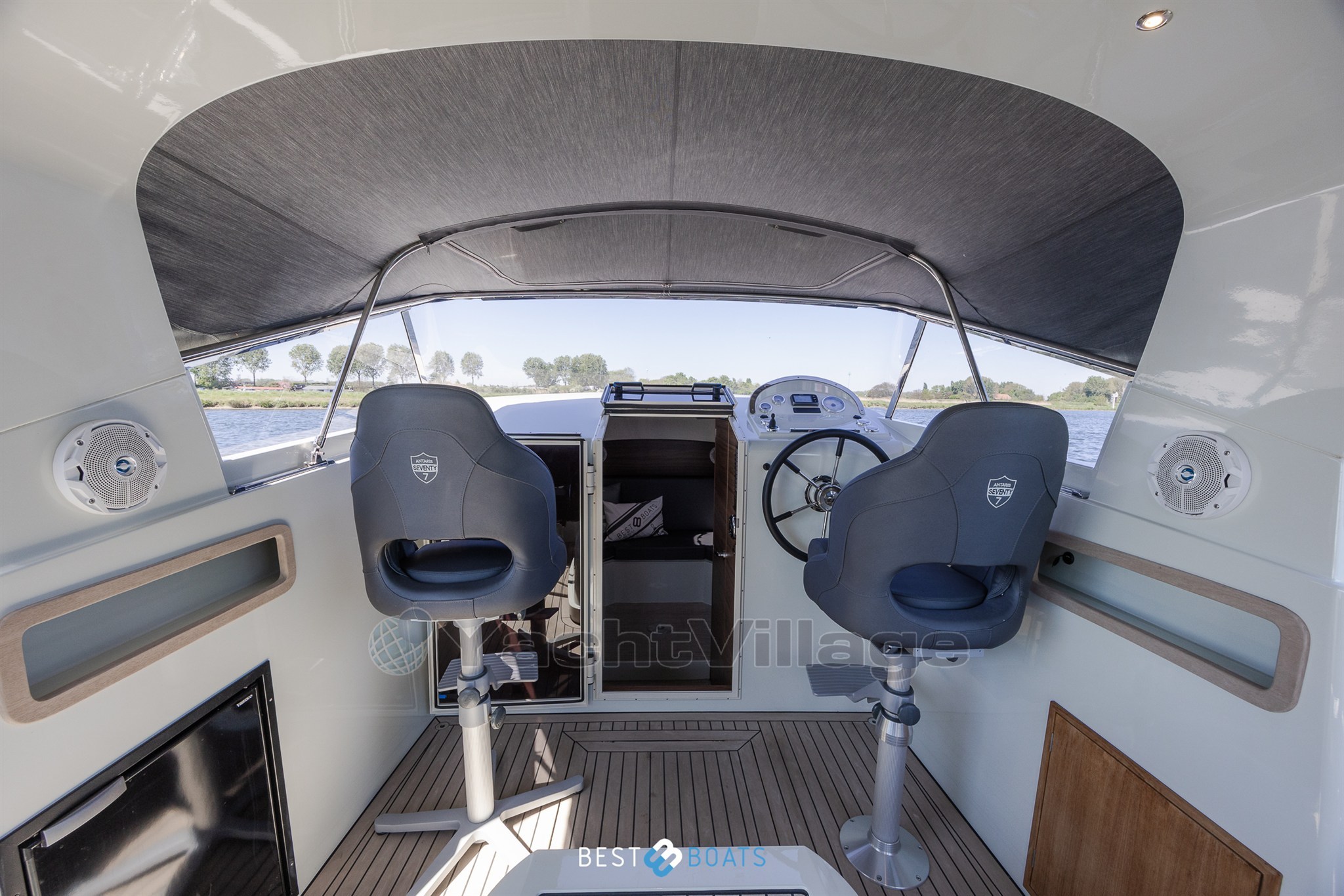 Antaris-Seventy7Cabin-Bestboats-17