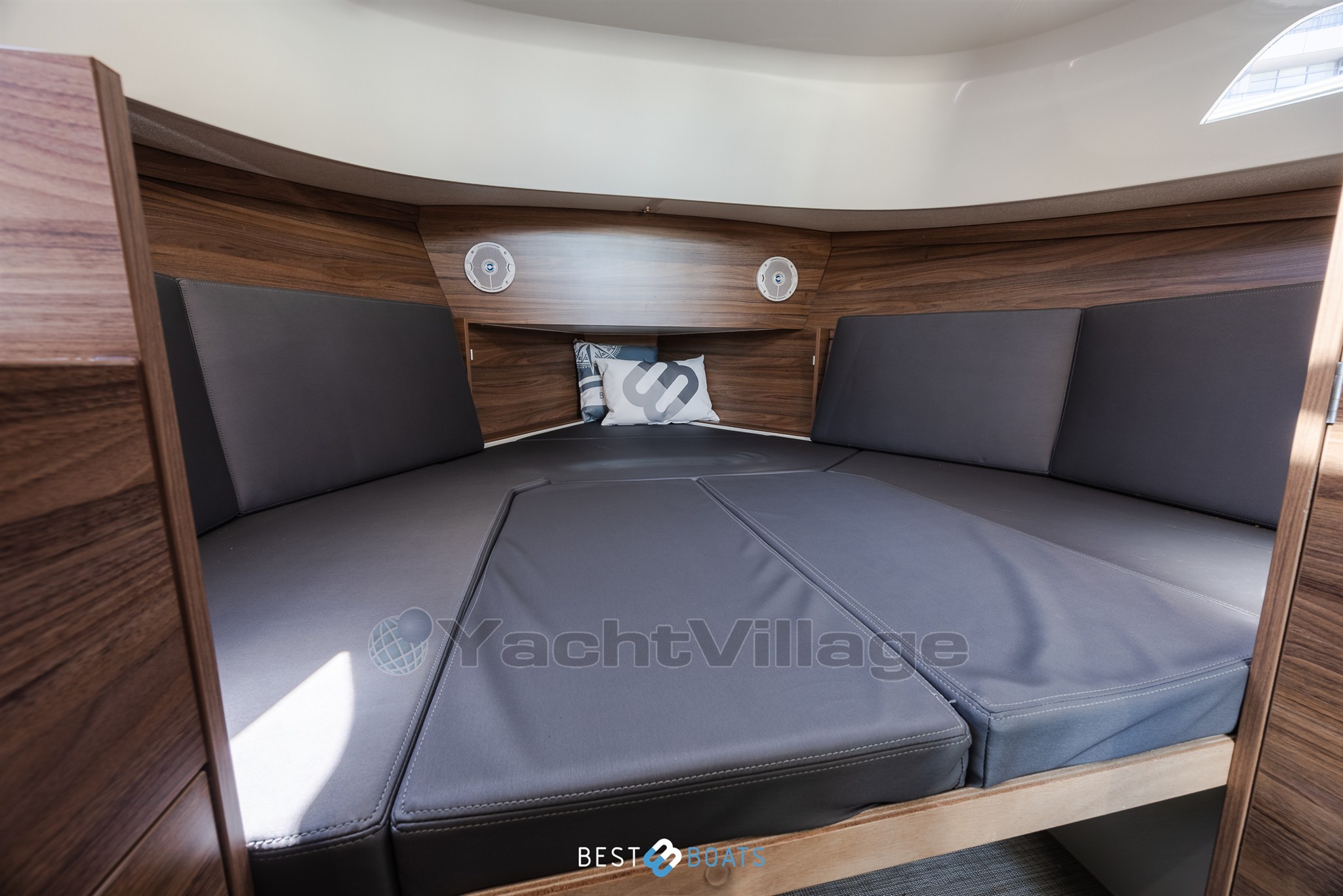 Antaris-Seventy7Cabin-Bestboats-24