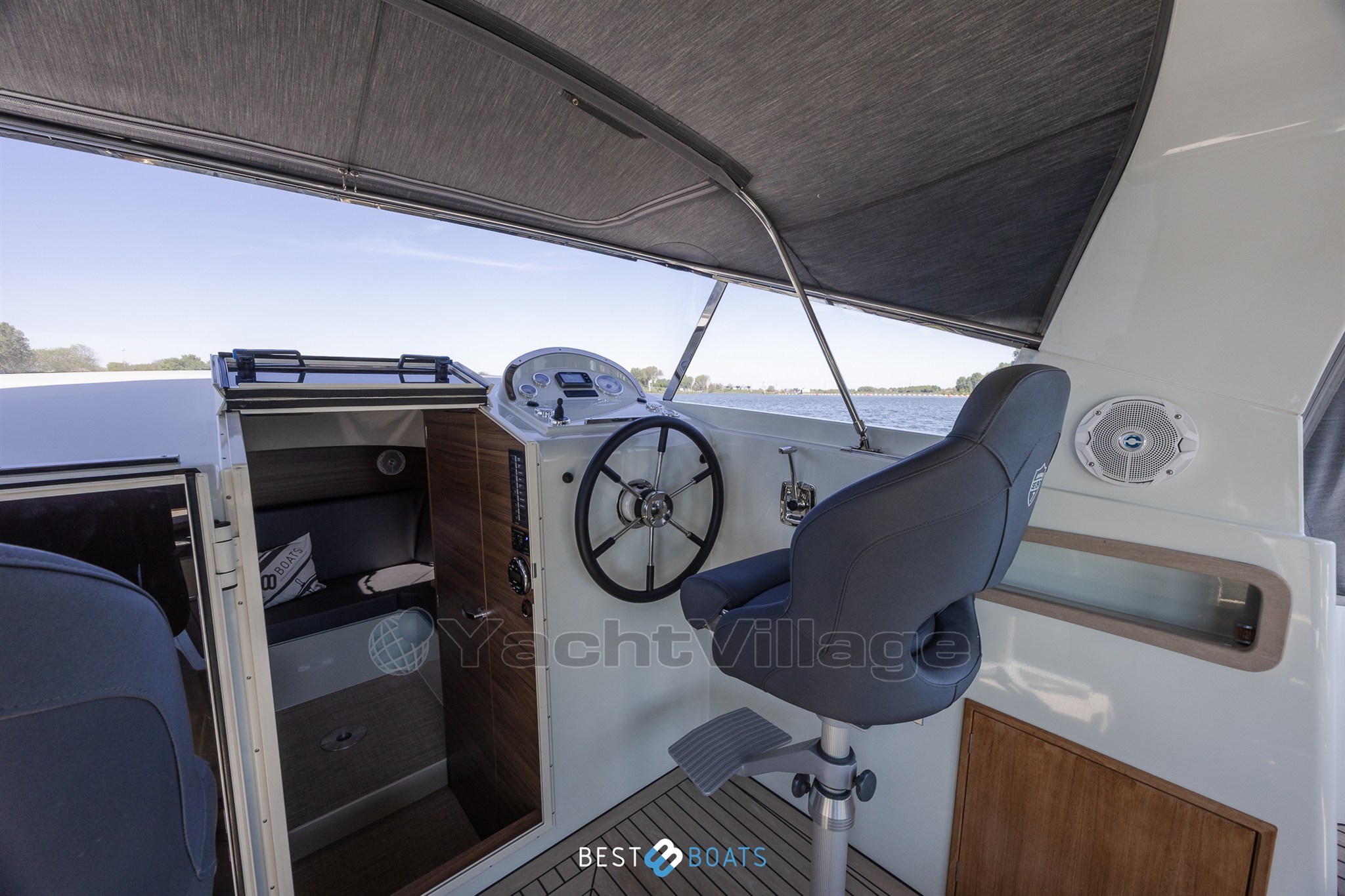 Antaris-Seventy7Cabin-Bestboats-19