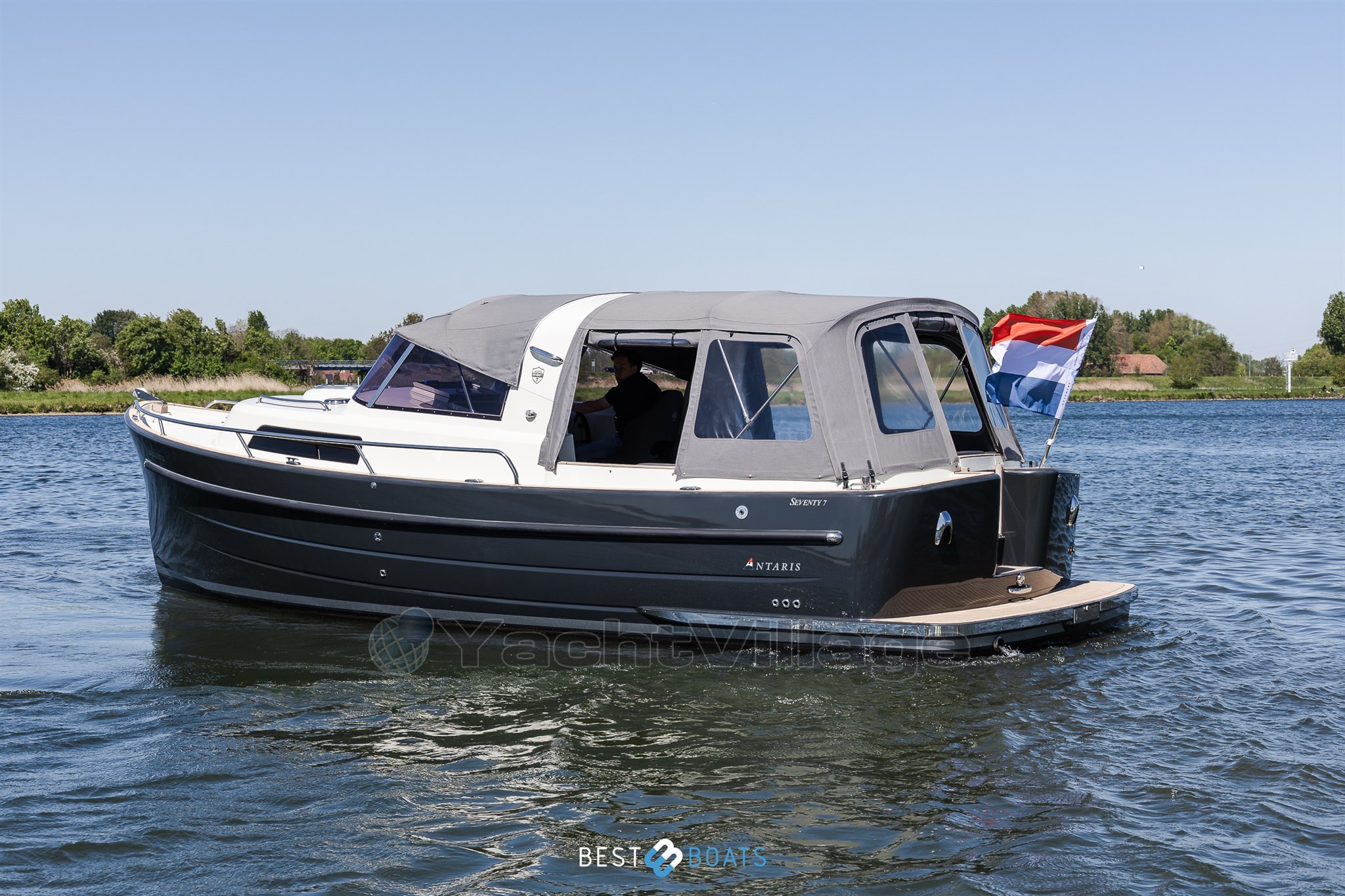 Antaris-Seventy7Cabin-Bestboats-4