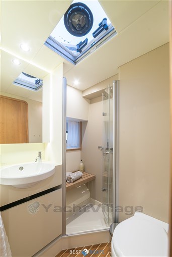 FOTO_OUDE_SITUATIE_BADKAMER_ZONDER_WATERMAKER.jpg