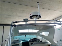 2005 Jeanneau Prestige 34 S yacht interior with navigation equipment.