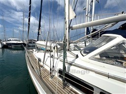 2001 Beneteau Oceanis 40 CC sailboat docked in marina, clear sky background.