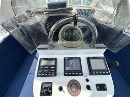 Control panel of a 2001 Beneteau Oceanis 40 CC sailboat with navigation instruments.