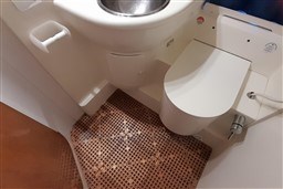 Cranchi Smeraldo 37 yacht bathroom with modern fixtures, 2002 model.