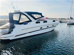 2005 Innovazione e Progetti Mira 43 yacht docked in a marina.