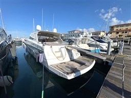 Rizzardi CR 53 Top Line 2000 yacht docked at marina under clear blue sky.