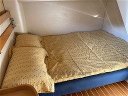 Cozy cabin bed in 2004 Primatist G 50 Speedster yacht, featuring yellow bedding.