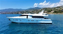 Sanlorenzo 82 - 7.jpeg