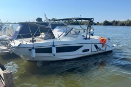 2024 Beneteau Flyer 9 SUNdeck boat docked on calm water.