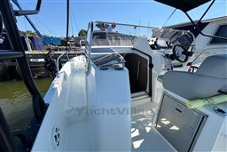 2024 Beneteau Flyer 9 SUNdeck boat interior with steering wheel and seating area.