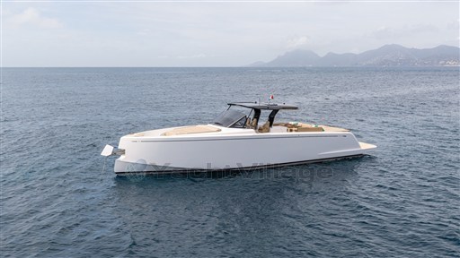 Orange-Yachting-Listing-on-YachtWay-12 groot