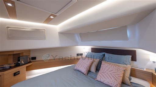 Orange-Yachting-Listing-on-YachtWay-44 groot