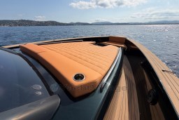 Luxurious 2022 Pardo Yachts P43 with sunbed on open water.