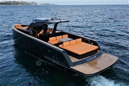 2022 Pardo Yachts P43 cruising on open sea with luxurious deck seating.