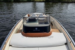 2023 Invictus GT 280 boat on water, featuring sleek design and luxurious seating.
