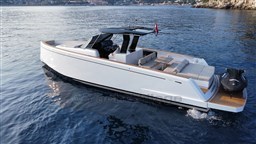 2019 Pardo Yachts 43 cruising on calm blue waters.