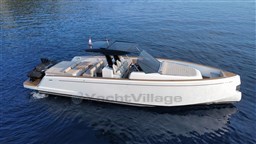2019 Pardo Yachts 43 cruising on calm blue waters.