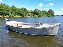 1978 Sloop 785 boat on a serene lake with lush green trees.