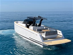 2023 Pardo Yachts 38 cruising on open sea, sleek design, luxurious deck.