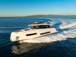 Luxury Pardo Yachts Endurance 72 cruising on open water, 2025 model.