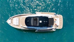 Top view of 2025 Pardo Yachts Endurance 72 on clear blue water.