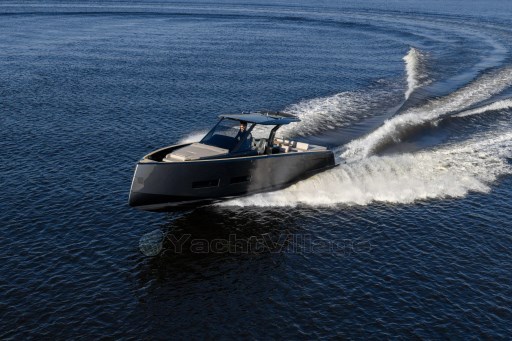 2026 Pardo Yachts 43 cruising on open water, creating a dynamic wake.