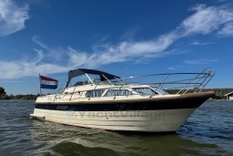 2008 INTER 9000 Sportivo boat on water under clear blue sky.