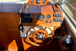 Control panel of 2008 INTER 9000 Sportivo boat with wooden steering wheel and navigation instruments.