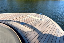 Isloep Rapida 990 (2010) boat deck with wooden finish on calm water.