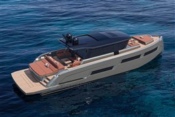 Luxury yacht Pardo GT65 2026 on open sea.