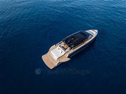 2025 Pardo Yachts GT75 luxury yacht cruising on open blue sea.