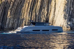 2025 Pardo Yachts GT75 cruising near rocky cliffs.