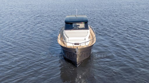 2024 Apreamare GOZZO 38 CABIN cruising on open water, front view.