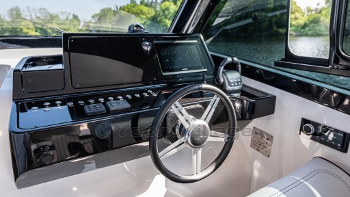 2024 Apreamare GOZZO 38 CABIN helm with modern controls and sleek steering wheel.