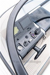 2024 VanDutch 40 yacht helm with modern navigation controls and sleek design.