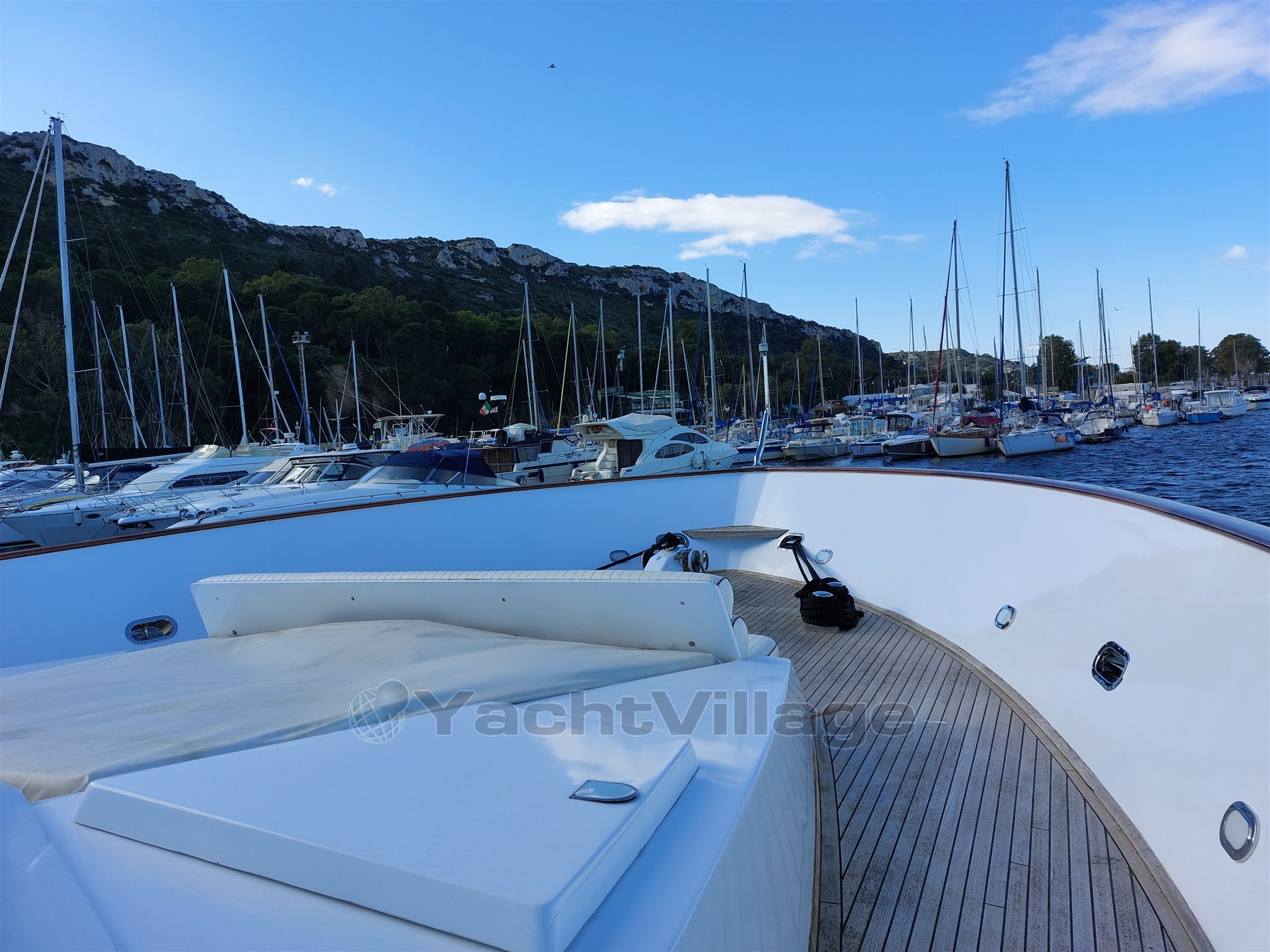 Picchiotti 68, Cabanon prua  1