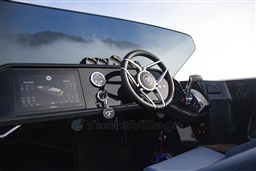 797-Spectre-cockpit-1.jpg