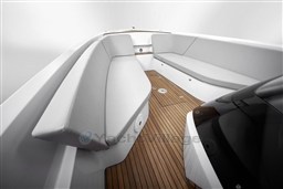 Frauscher-858FantomAir-Detail-6-front-seats.jpg