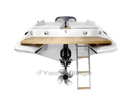Frauscher-858FantomAir-back-view-1-ladder.jpg