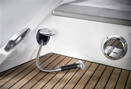 Frauscher-858FantomAir-Detail-7-shower.jpg