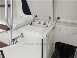 Bertram 450 engine room access.jpg