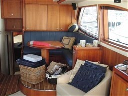 Bertram 450 salon.jpg
